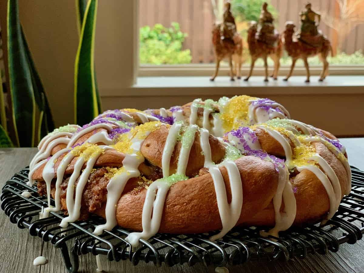 King Cake with Pecan Praline Filling and Frosting {with a 100% whole grain  option} | King cake recipe, Cream cheese filling, King cake recipe easy