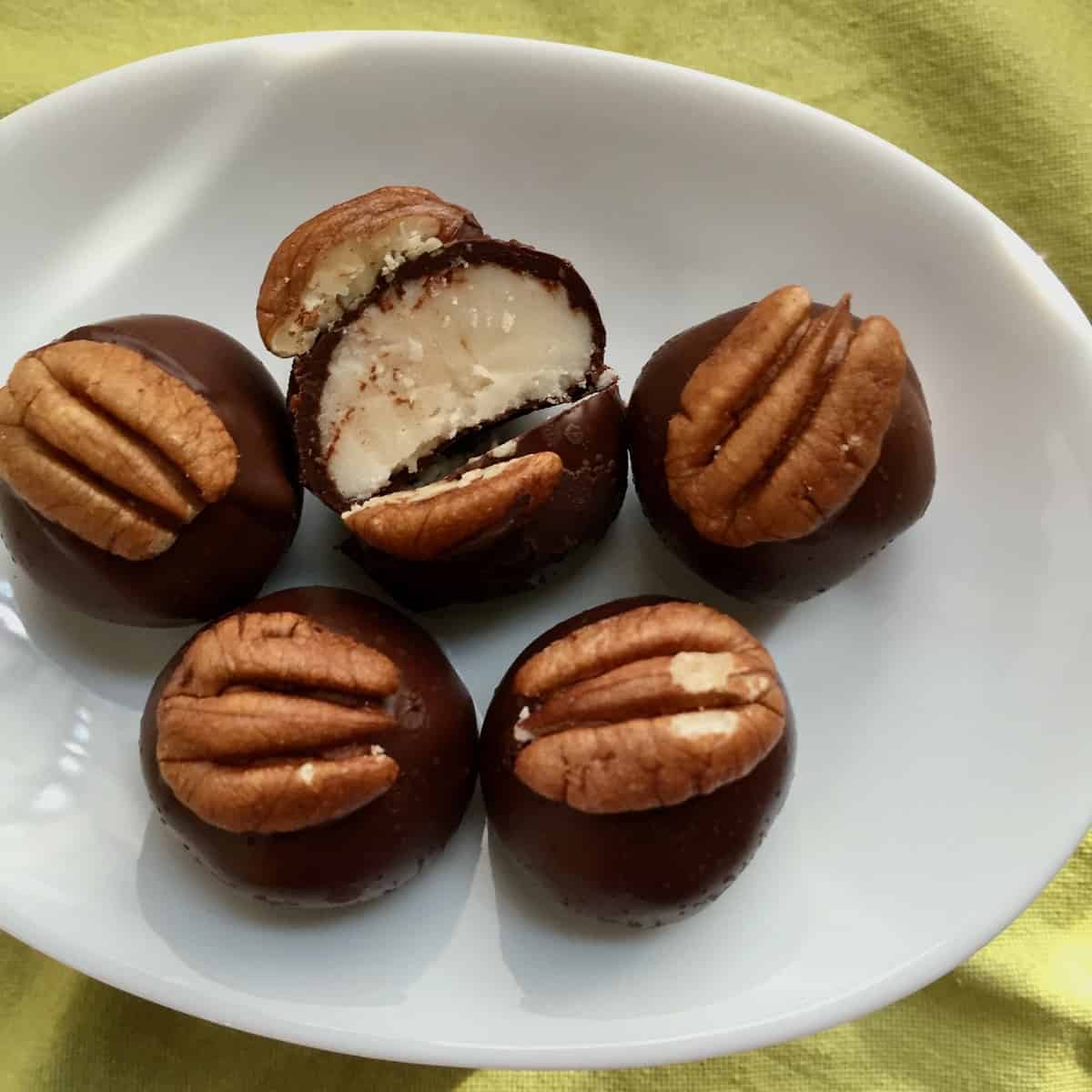Kentucky Chocolate Bourbon Balls - The Seasoned Mom