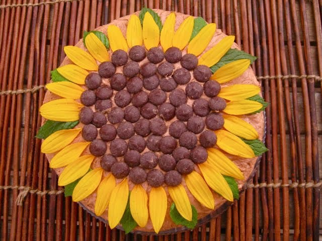 Sunflower Cake, whole